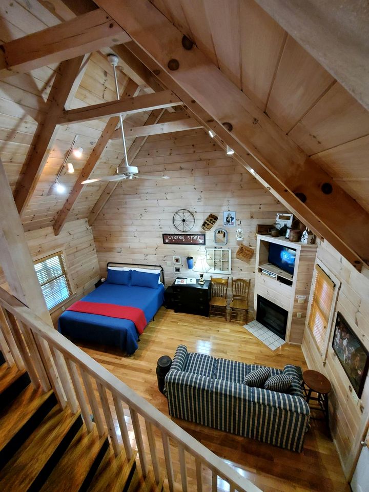 Nostalgic Riverside Cabin Haven Near New River, Virginia