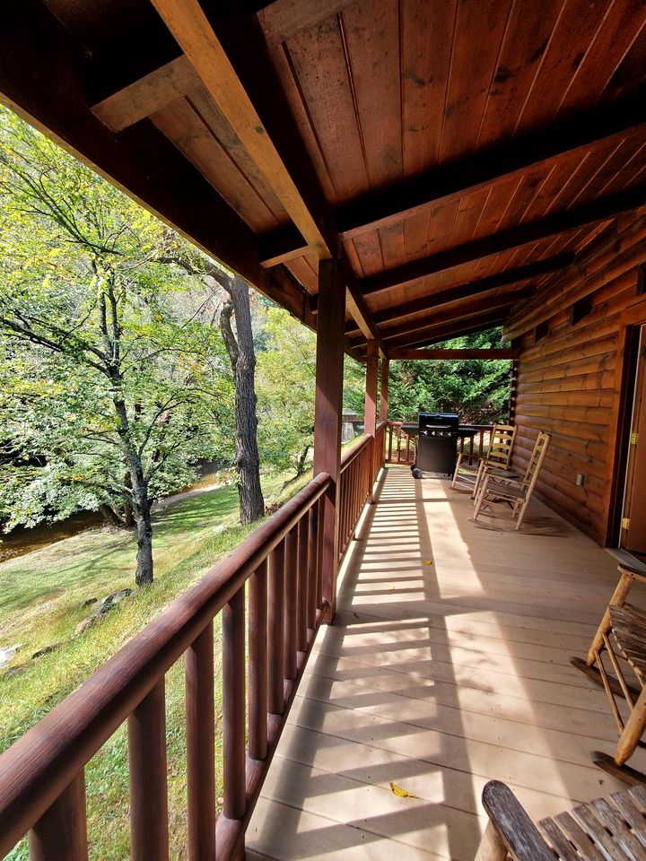 Nostalgic Riverside Cabin Haven Near New River, Virginia