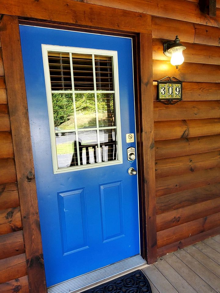Nostalgic Riverside Cabin Haven Near New River, Virginia