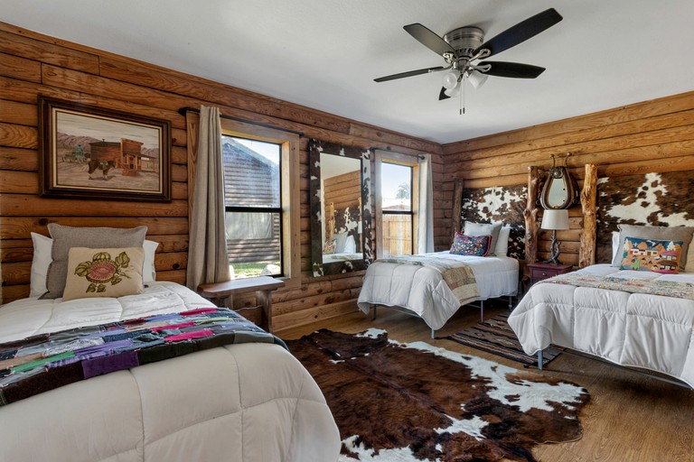 RU Guadalupe Bluff Log Cabin, Cabins, Kerrville, United States of