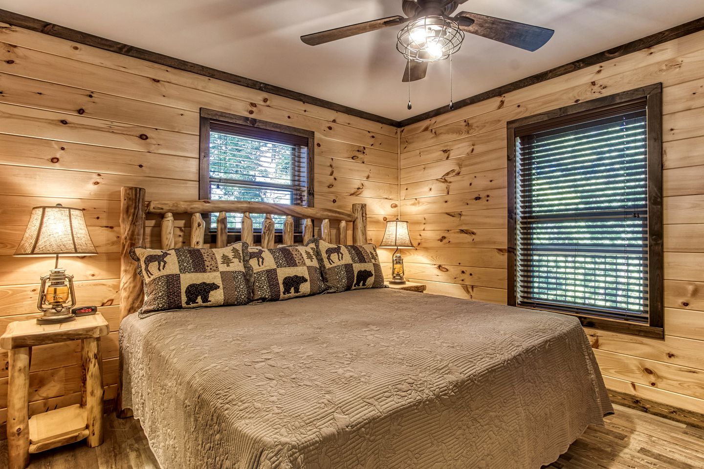 Luxury Vacation Rental with Private Home Cinema and Games Room for Families and Large Groups in Sevierville, Tennessee