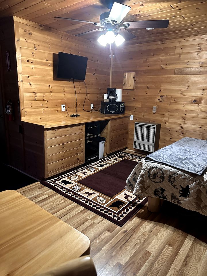 A Home for All: Pet-Friendly Cabin for Your Family Getaway in Ocqueoc Township, MI