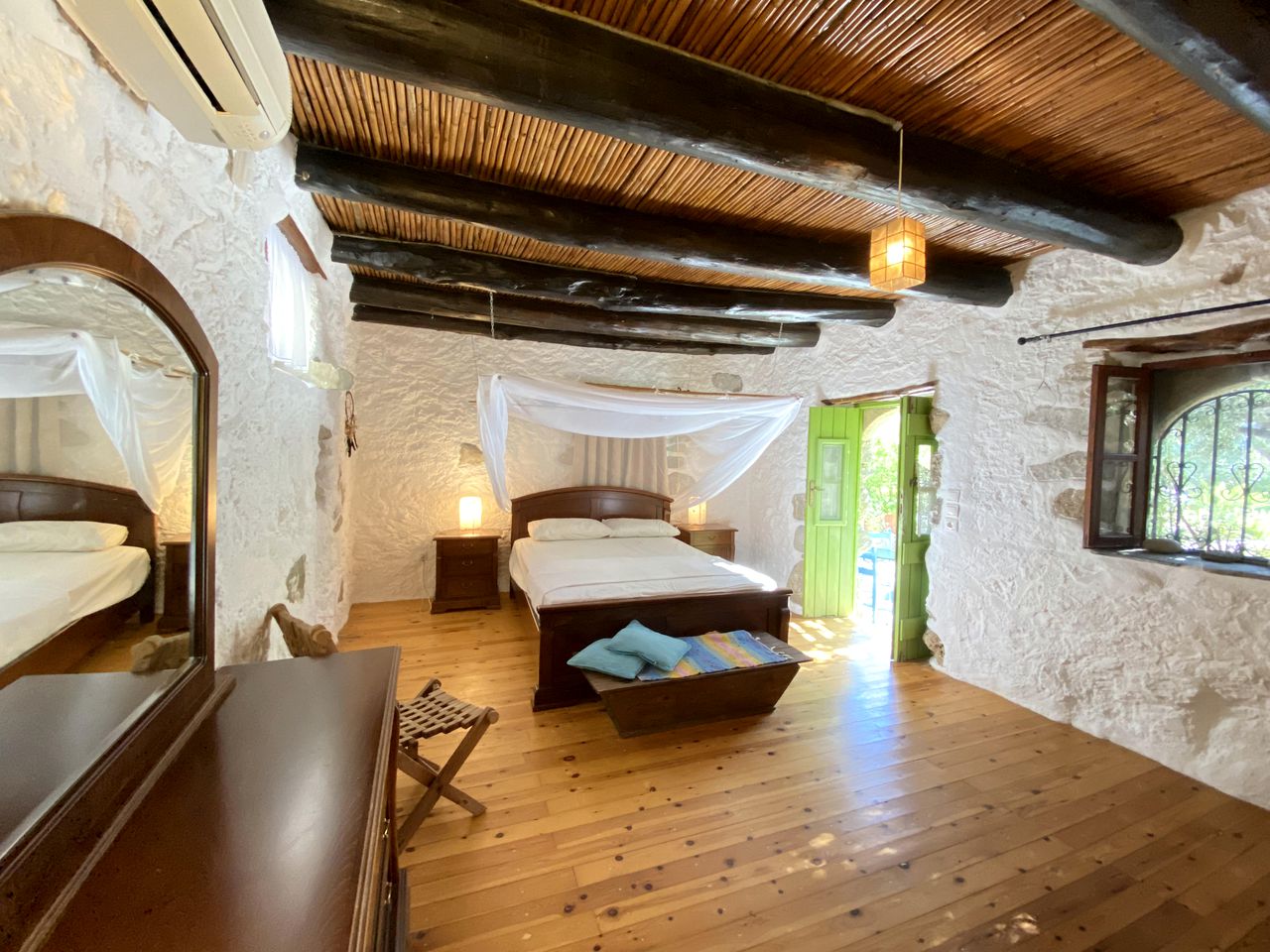 Lovely Cottage in the Grecian Countryside, Glamping Getaways in Crete