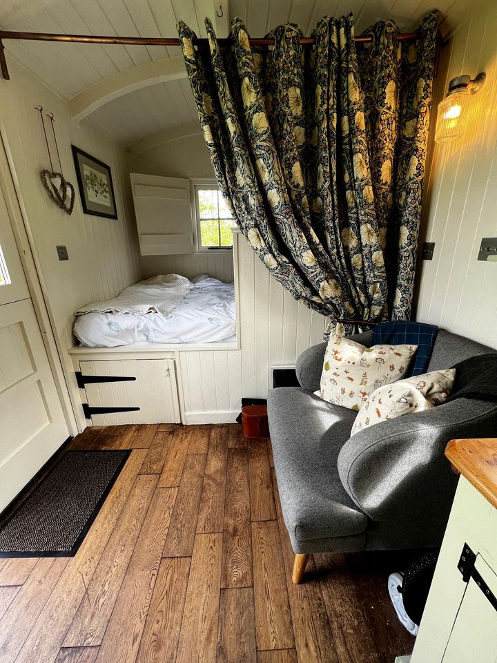 Romantic Shepherd Hut for a Glamping Getaway near Northumberland, England