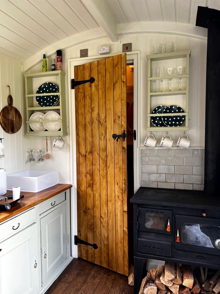Romantic Shepherd Hut for a Glamping Getaway near Northumberland, England