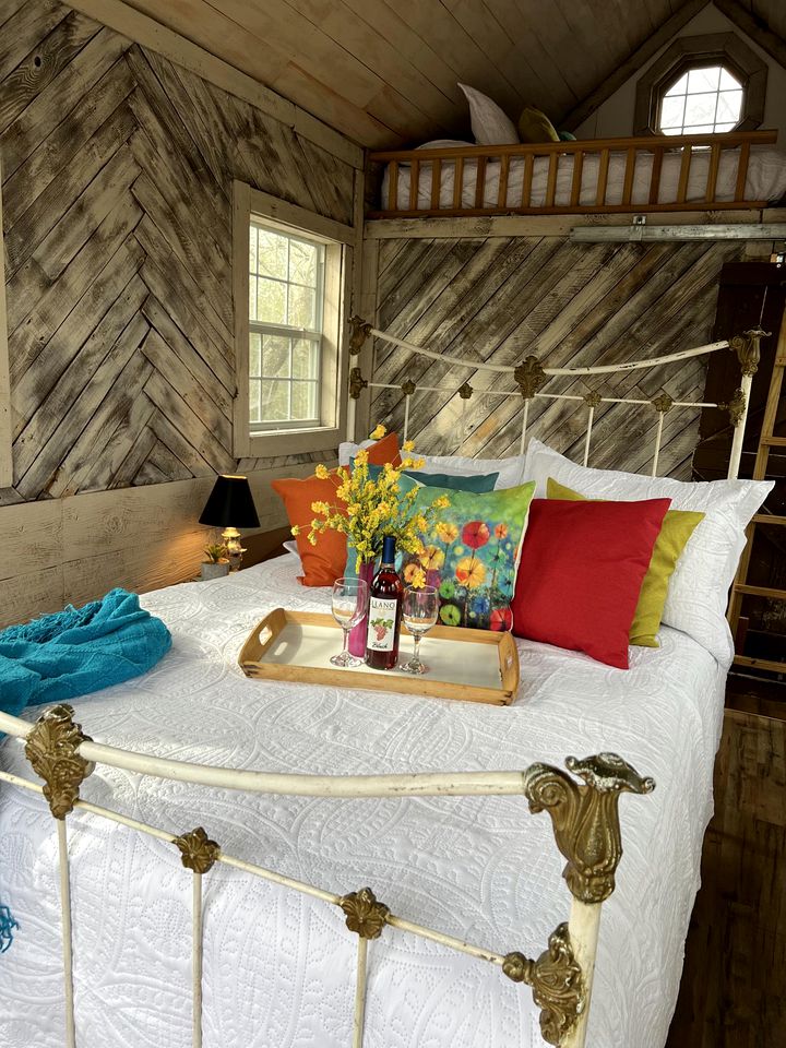 Creekside Tree House with Private Pool in Celeste, Texas, for Memorable Glamping Stays in the South