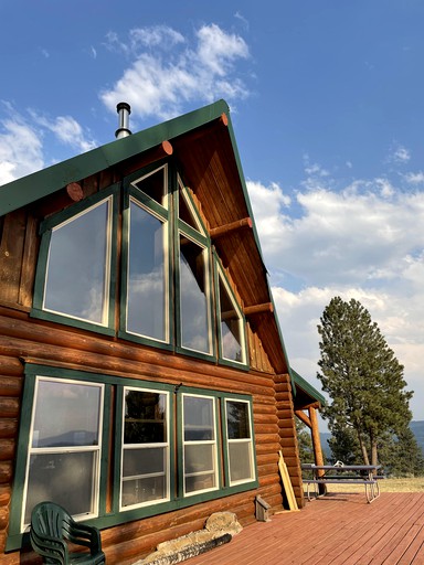 Log Cabins (Darby, Montana, United States of America)