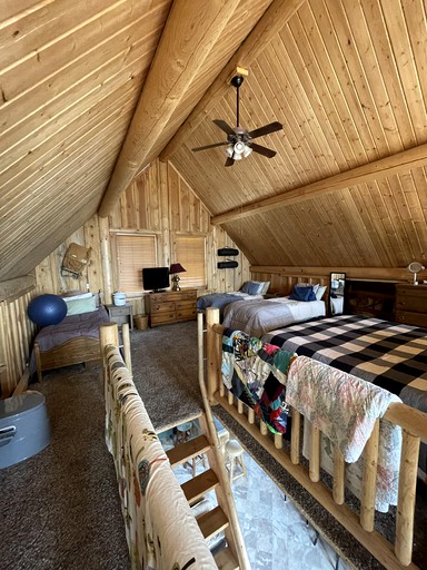 Log Cabins (Darby, Montana, United States of America)