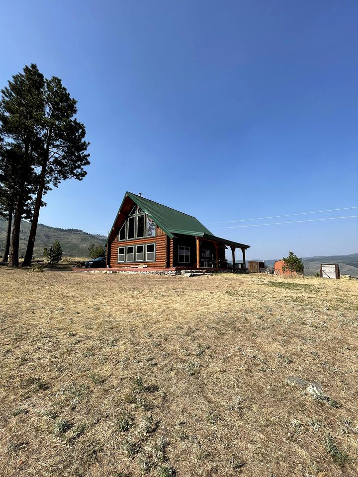 Log Cabins (Darby, Montana, United States of America)