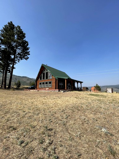 Log Cabins (Darby, Montana, United States of America)