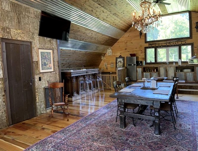 Barns (United States of America, Sugar Grove, North Carolina)