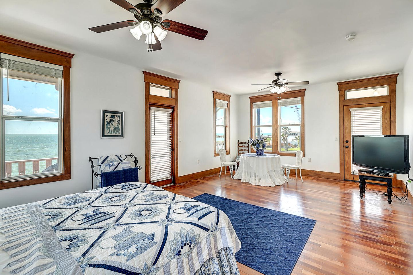 Luminous Beach House Incredible for Water Sports in Rockport, Texas
