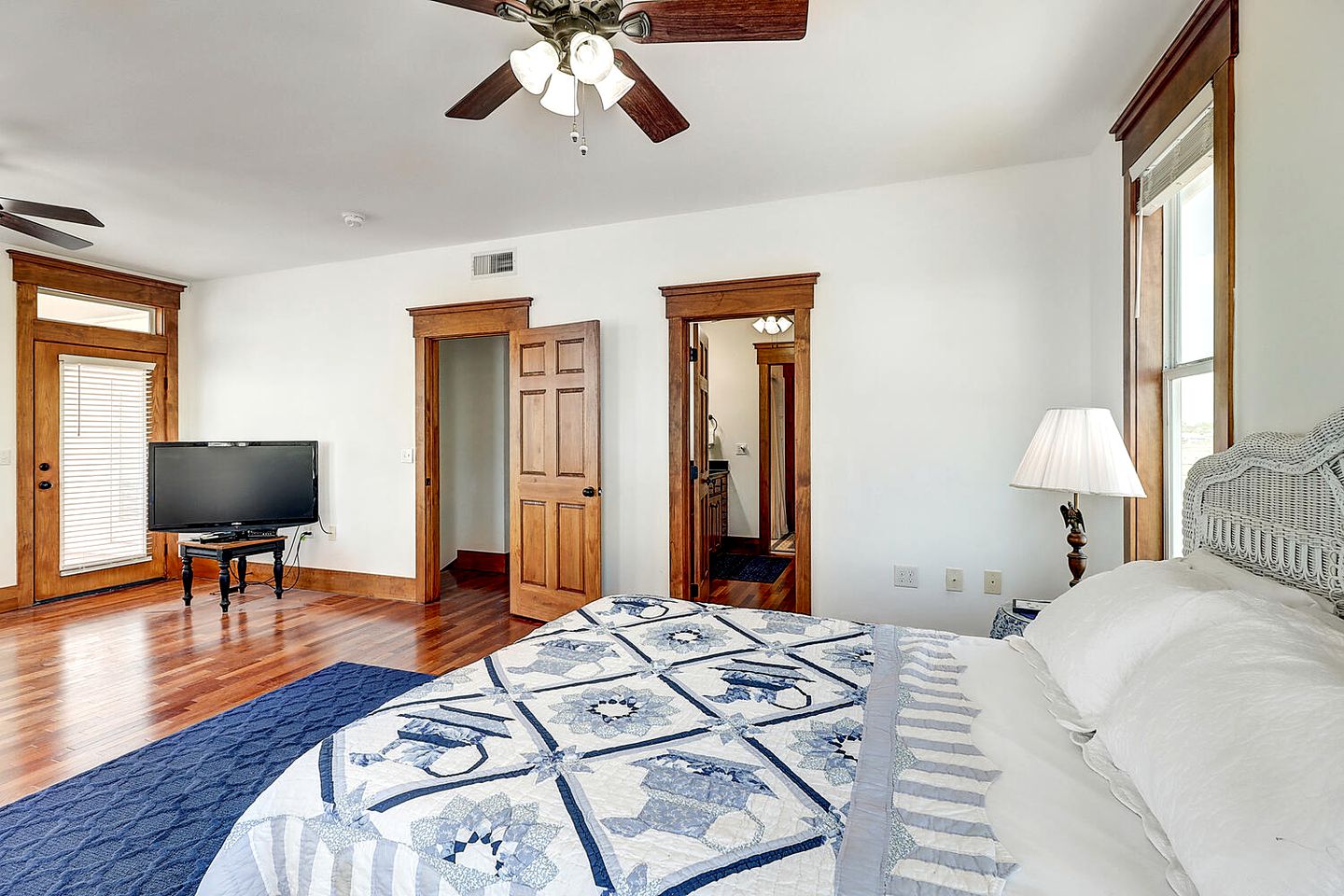 Luminous Beach House Incredible for Water Sports in Rockport, Texas