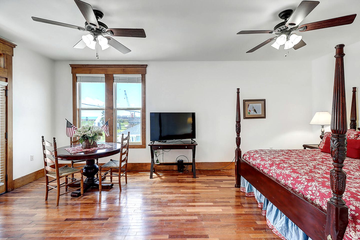 Luminous Beach House Incredible for Water Sports in Rockport, Texas