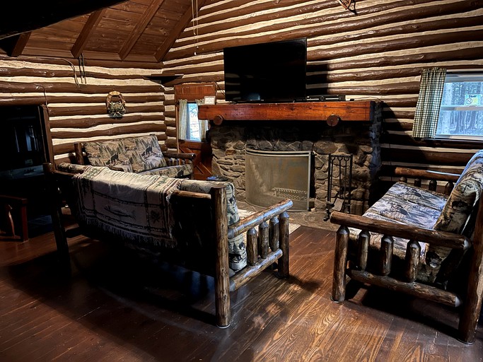 Cabins (United States of America, Clarington, Pennsylvania)