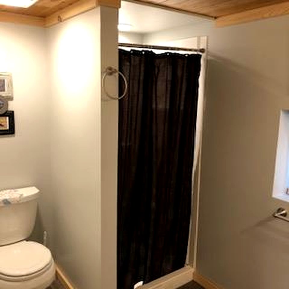 Cozy Pet-Friendly Cabin by the Water at Rockybound Pond for a Memorable Family Adventure in Croydon, New Hampshire