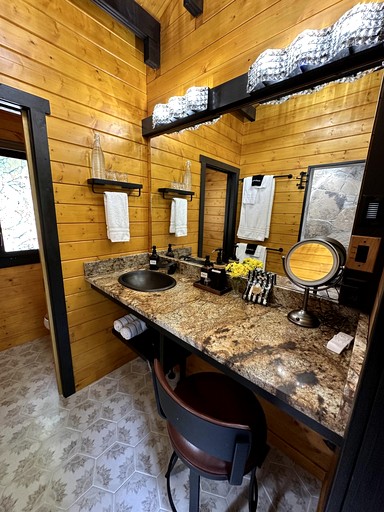 Cabins (United States of America, Brevard, North Carolina)