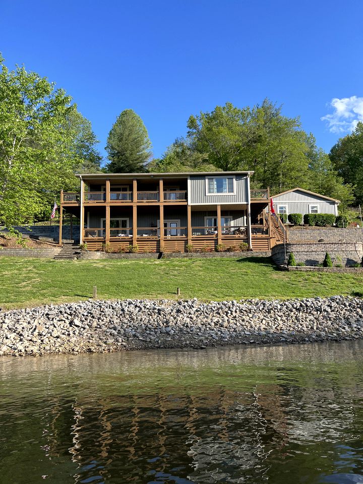Lynchburg's Best-Kept Secret: A Unique Rental with Private Dock and Open Water Views