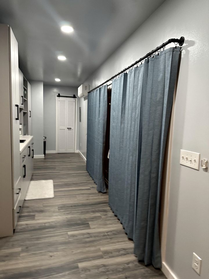 Charming Container Home with Hot Tub near Sardis Lake, Perfect for a Romantic Glamping Getaway