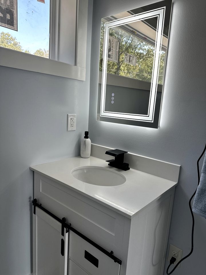 Charming Container Home with Hot Tub near Sardis Lake, Perfect for a Romantic Glamping Getaway