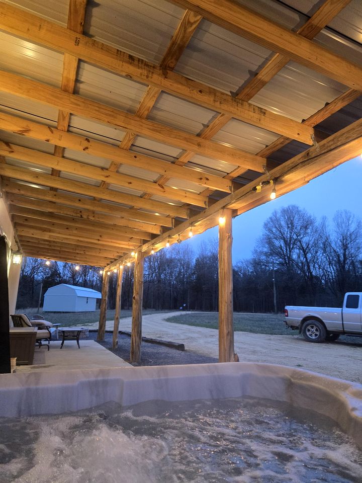 Charming Container Home with Hot Tub near Sardis Lake, Perfect for a Romantic Glamping Getaway