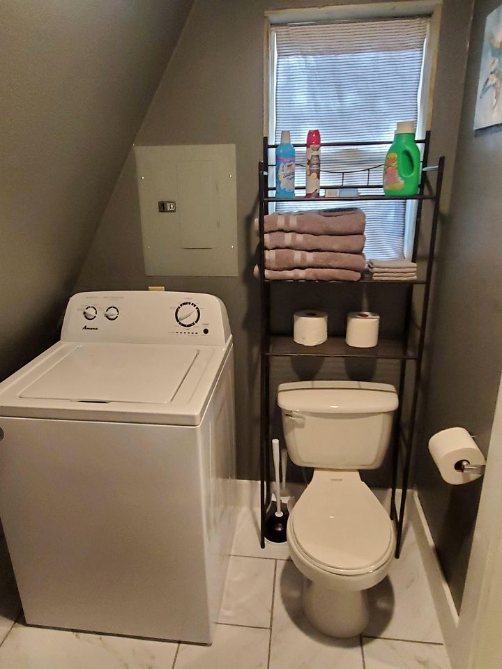 Charming Lakeside Cabin with Fire Pit & Private Dock Near Lake Cisco, Cisco, TX