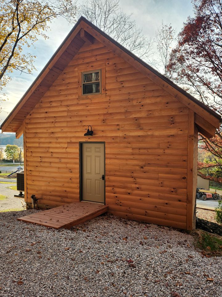 Modern Spacious Cabin near Tappan Lake with Jacuzzi and Panoramic Views in Ohio