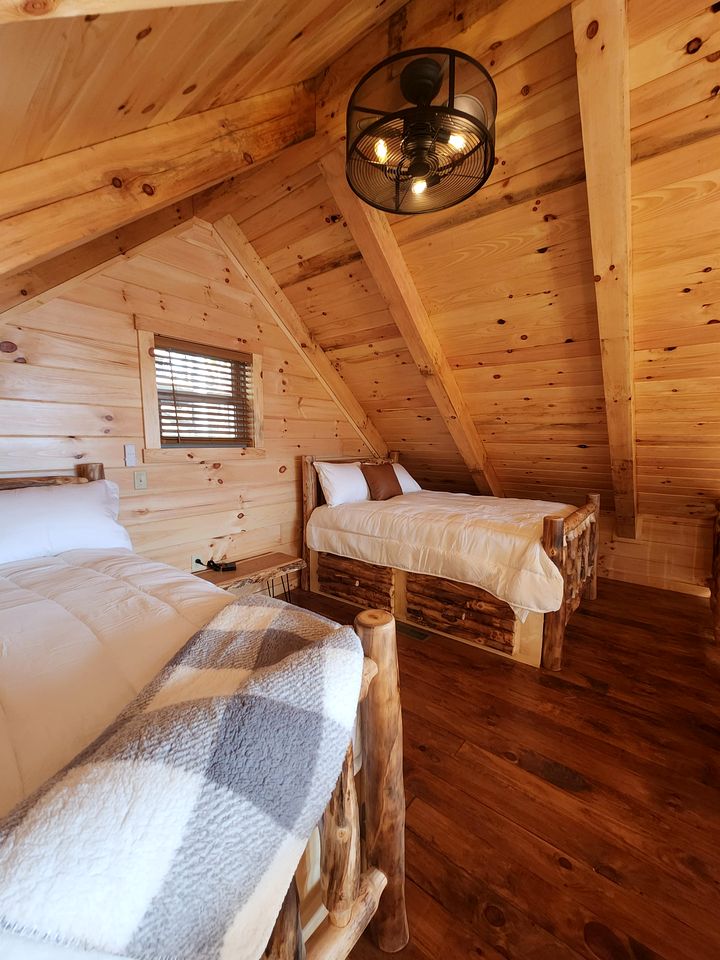 Modern Spacious Cabin near Tappan Lake with Jacuzzi and Panoramic Views in Ohio