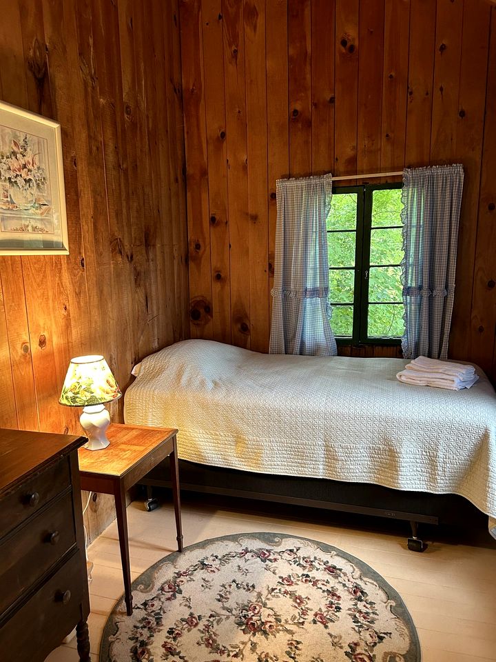 Three-Bedroom Mountain Cabin Getaway near Hanover, New Hampshire
