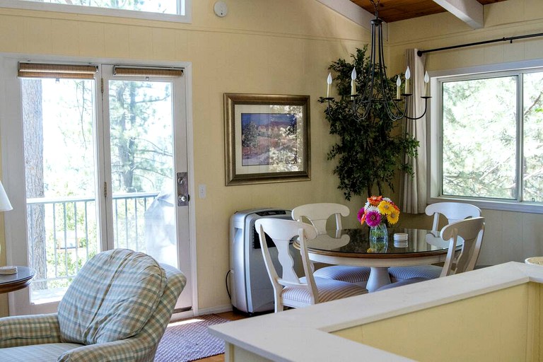 Cabins (United States of America, Idyllwild, California)