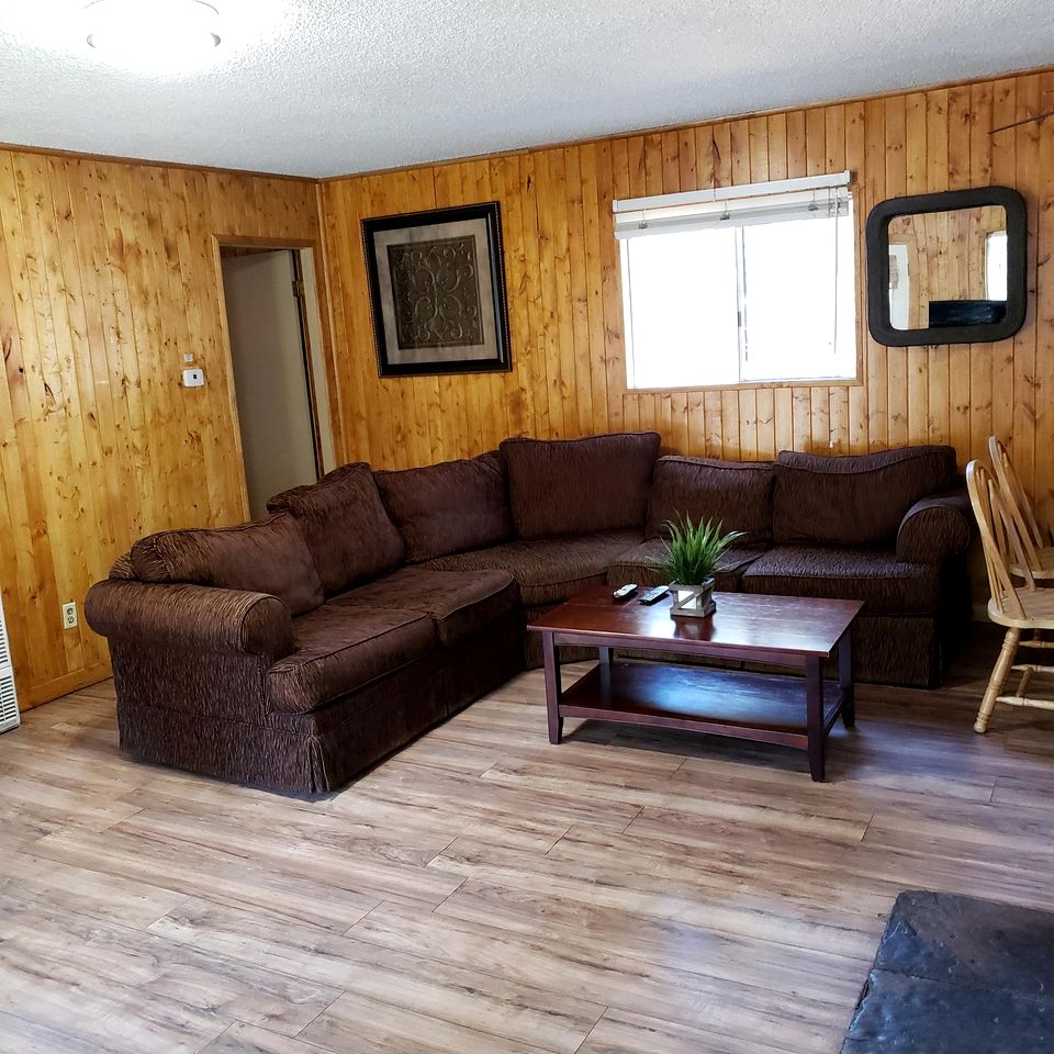 Pet Friendly Cabin with a Shared, Outdoor Pool near Big Bear Lake, California