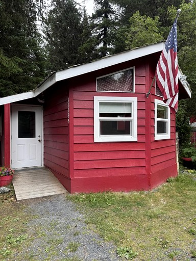 Peaceful Nature Retreat with Fire Pit & Forest Views in Seward, Alaska