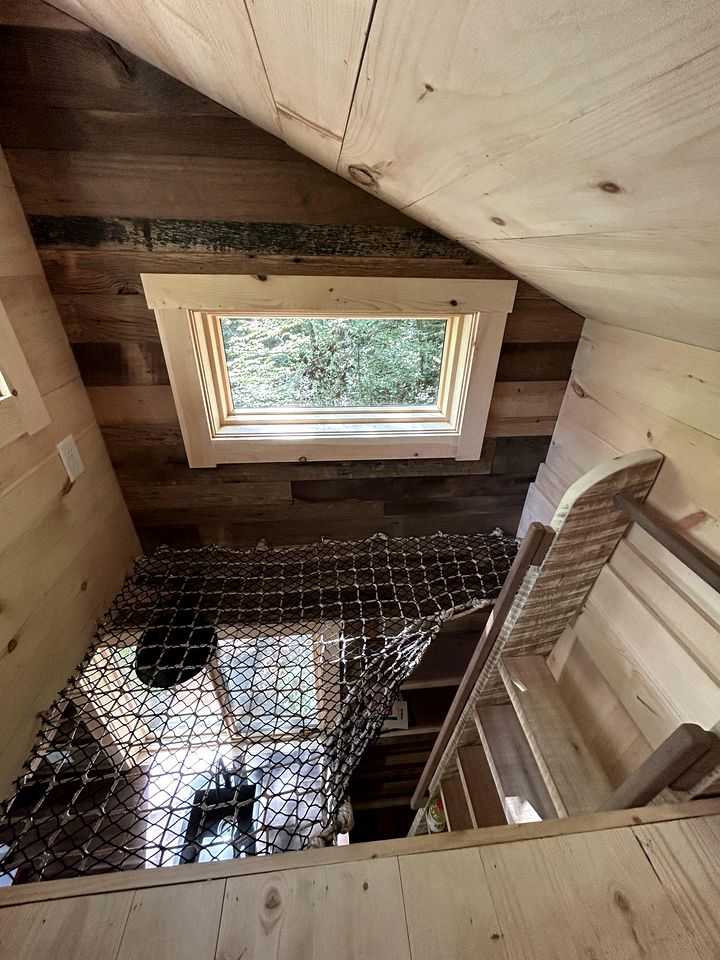 Magical Treehouse Stay with Creekside Sauna Experience in Zirconia, North Carolina