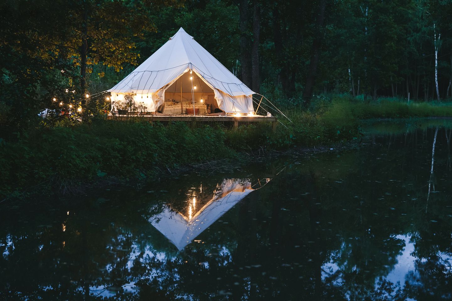 Pet-Friendly Bell Tent for Memorable Glamping Vacations on Lake Cunningham, Omaha, Nebraska