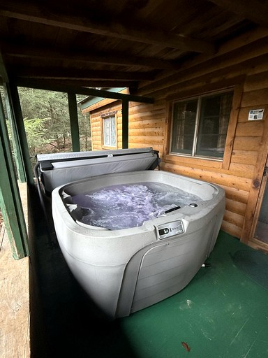 Cabins (United States of America, Clarington, Pennsylvania)