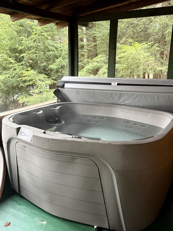 Pet-Friendly Cabin for 6 Near Cook Forest, Ideal for Glamping in Pennsylvania