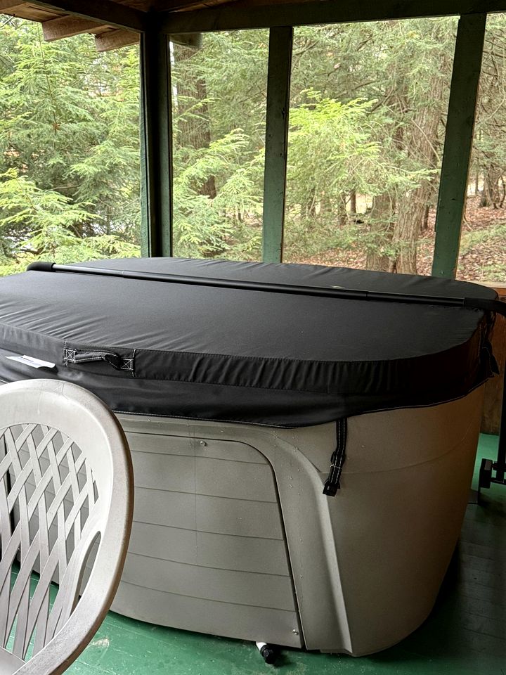 Pet-Friendly Cabin for 6 Near Cook Forest, Ideal for Glamping in Pennsylvania