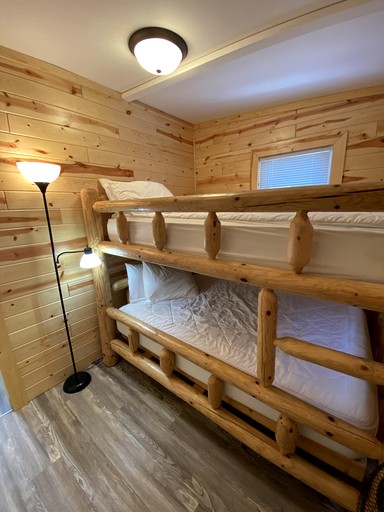 Cabins (United States of America, Cadillac, Michigan)