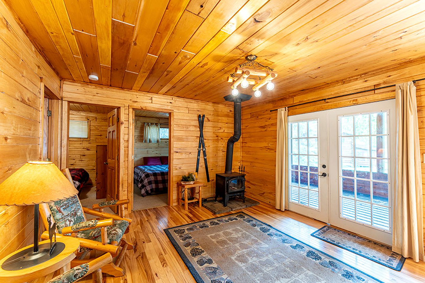 Pet-Friendly Log Cabin Retreat in Ely for Magical Minnesota Family Vacations