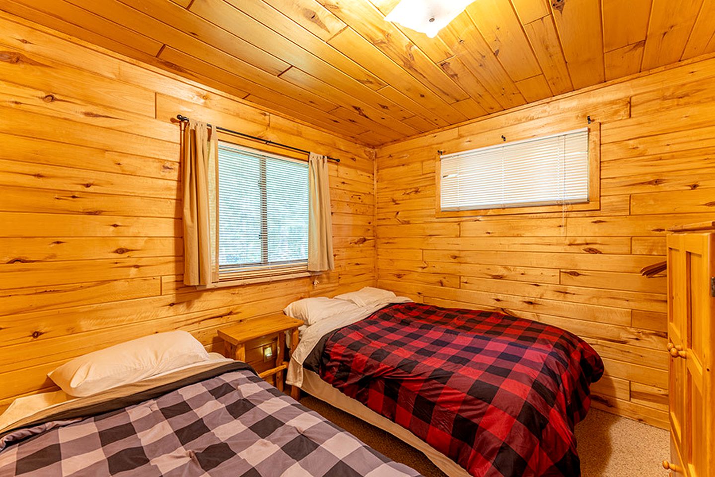 Pet-Friendly Log Cabin Retreat in Ely for Magical Minnesota Family Vacations