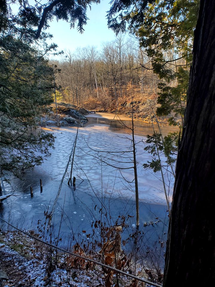 Charming, Off-Grid Cabin in a Quiet Meadow, Perfect for a Glamping Escape to South Frontenac