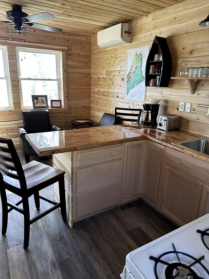 Magnificent Cabin Nestled Amidst Trees in Portage Lake, Maine