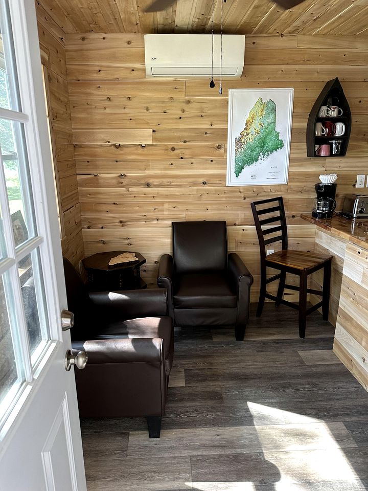 Magnificent Cabin Nestled Amidst Trees in Portage Lake, Maine