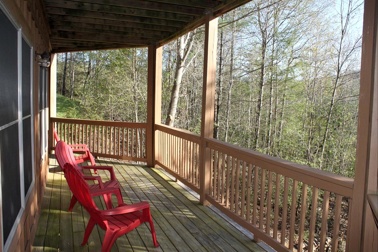 Quiet Haven Mountain Top Cabin 3 Bedroom Cabin w/ Breathtaking Views