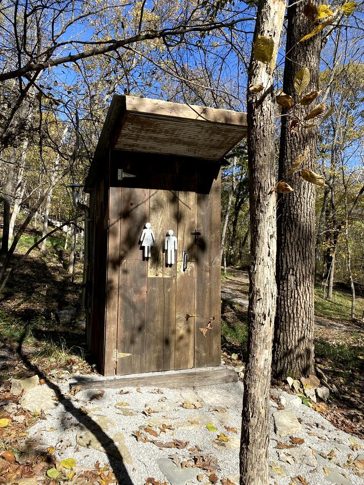 Magical Tree House Rental near Kansas City for Glamping in Missouri