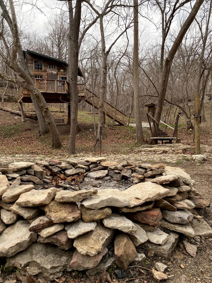 Magical Tree House Rental near Kansas City for Glamping in Missouri