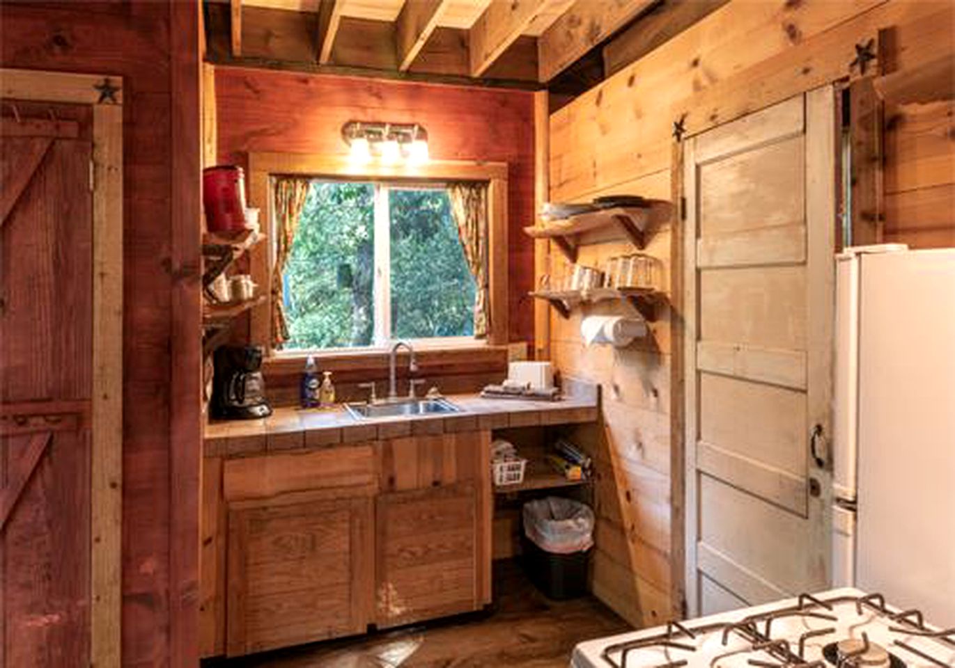 Romantic Cabin Rental with Sweet Front Porch near Brenham, Texas