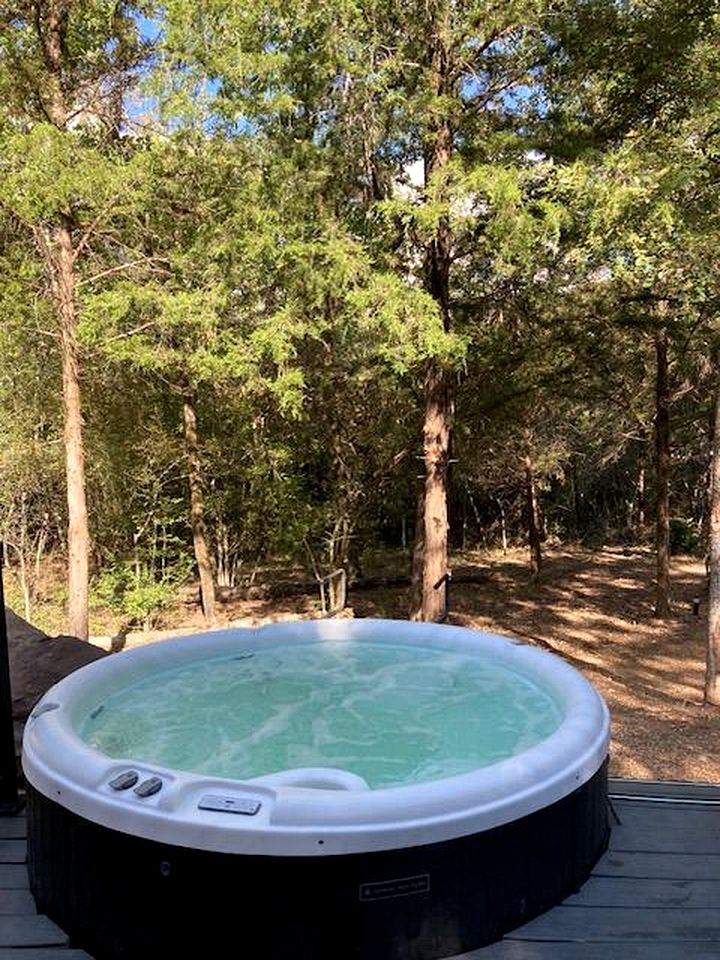 Romantic Container with Jacuzzi Great for a Couples Retreat in Texas