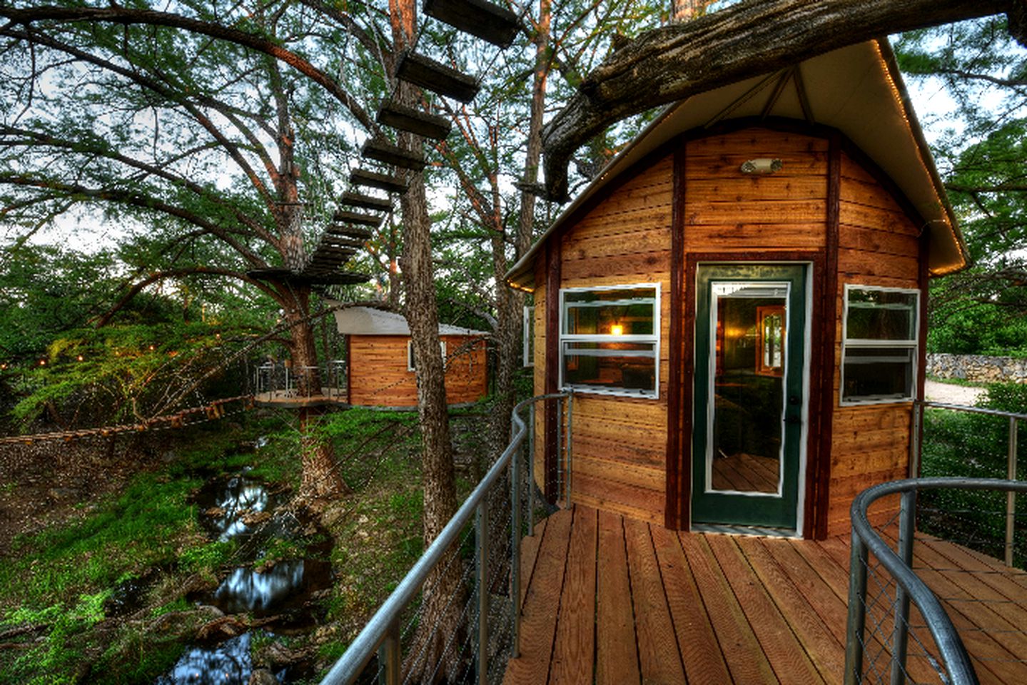 Romantic Getaways in Fully-Equipped Tree House Rental in Spicewood, Texas