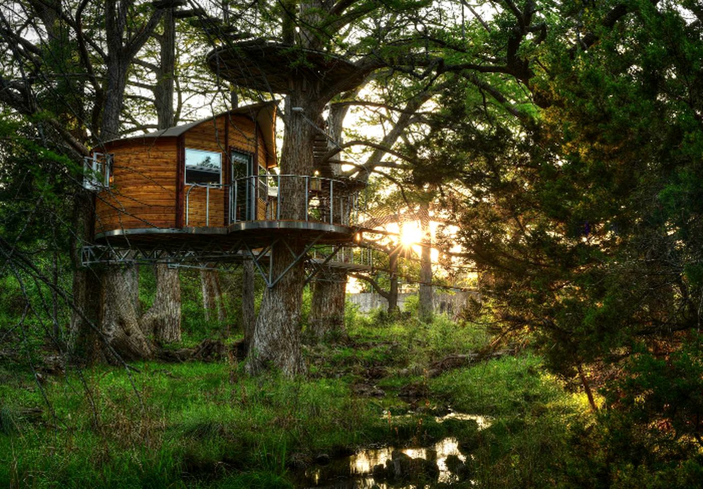 Romantic Getaways in Fully-Equipped Tree House Rental in Spicewood, Texas